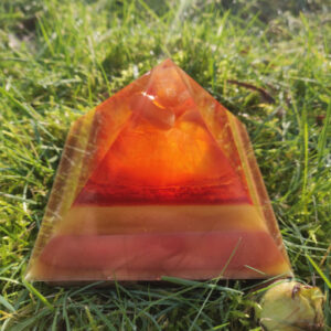 Orgonite Piramide 'Soft Sensual You'
