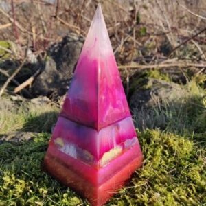 Orgonite Piramide 'Showtime!'