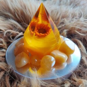 Orgonite Piramide 'Goudsbloem'